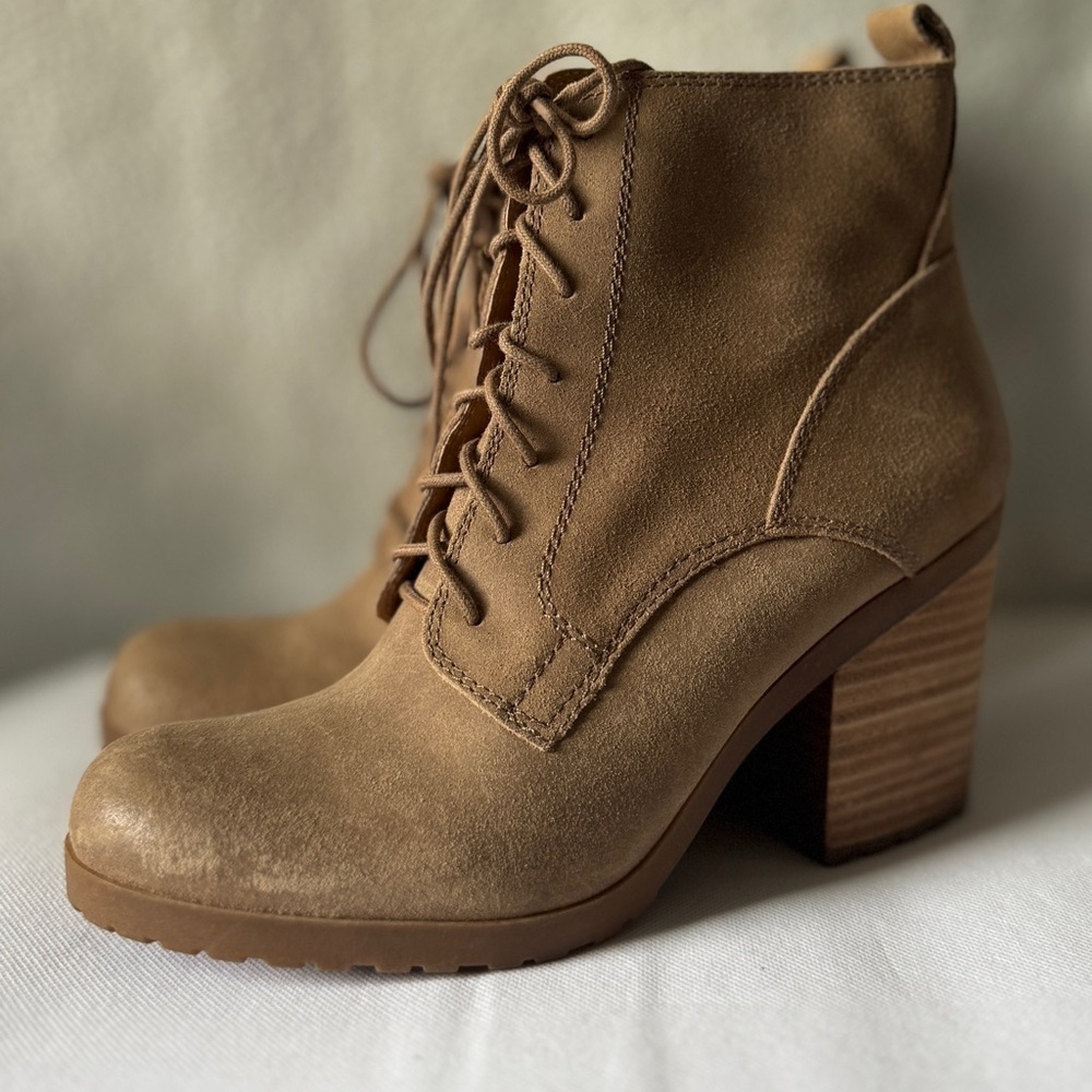 Lucky Brand Size 10 Women’s Leather Tan Heeled Booties.